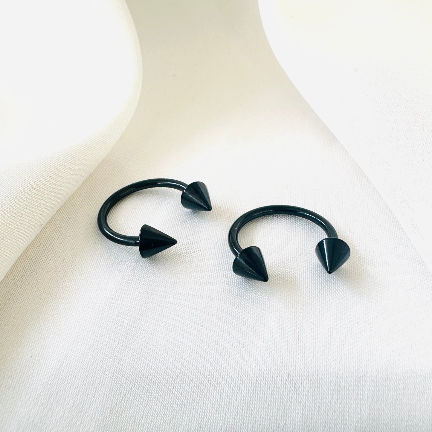 Septum Kegel schwarz - Velvet Vista